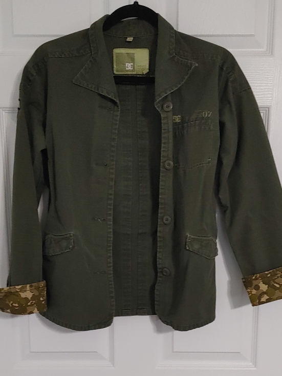 DC Jackets & Blazers - DC Olive Green Canvas Field Jacket with Camo Cuff Detail Size Medium